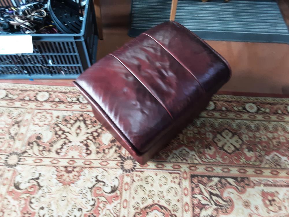 POUF COFFRE CUIR ROUGE