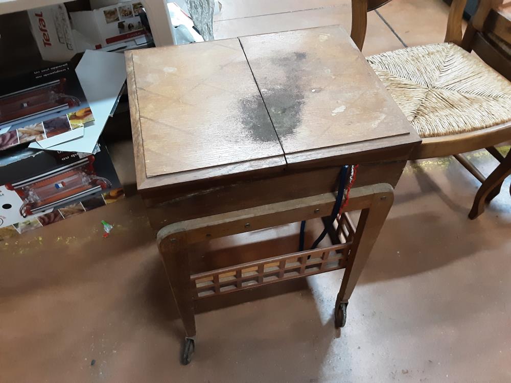 COUTURIERE SUR ROULETTE