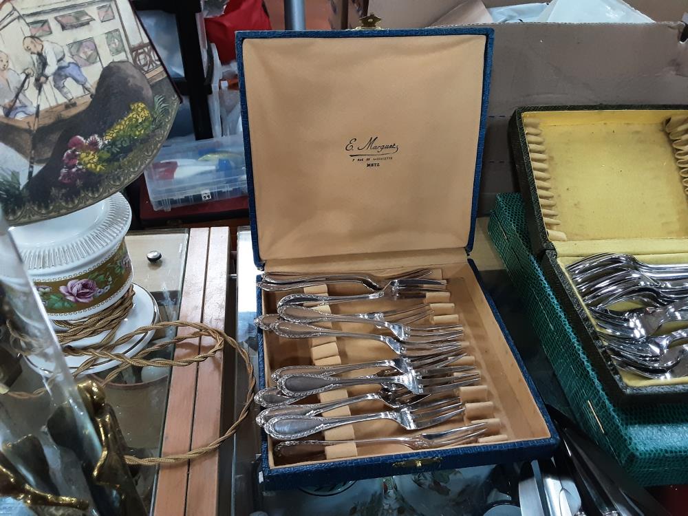 COFFRET FOURCHETTES A DESSERT ARGENTÉ 