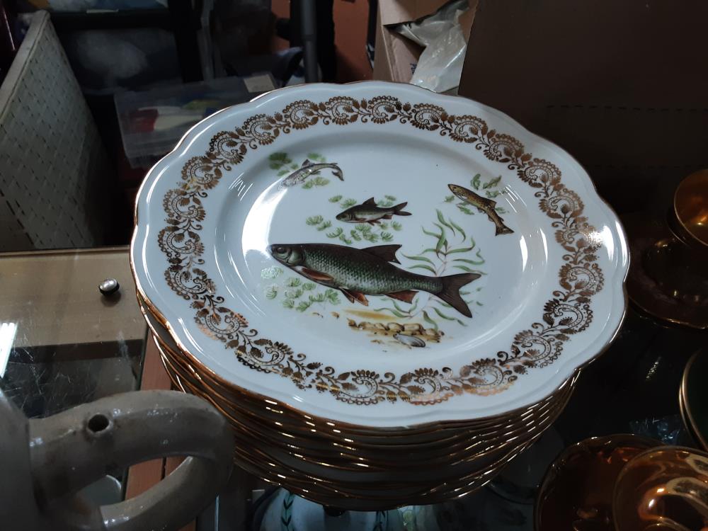 LOT 12 ASSIETTES POISSON LISERAIE DORÉ 