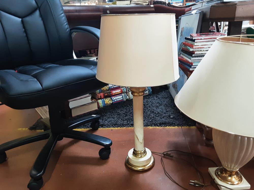 LAMPE BLANCHE PIED DORE