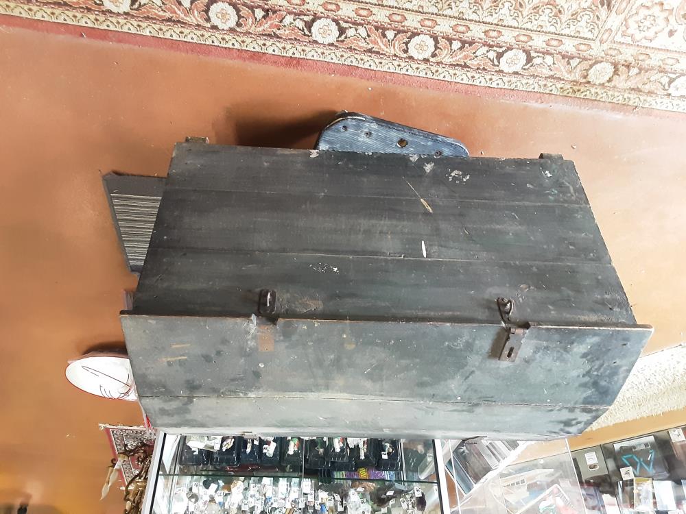 MALLE EN BOIS NOIR GM