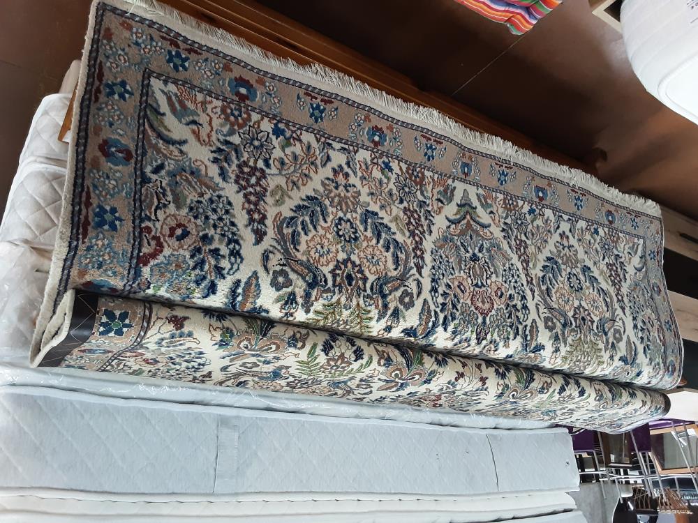 TAPIS LAINE FAIT MAIN BEIGE MOTIF OISEAUX