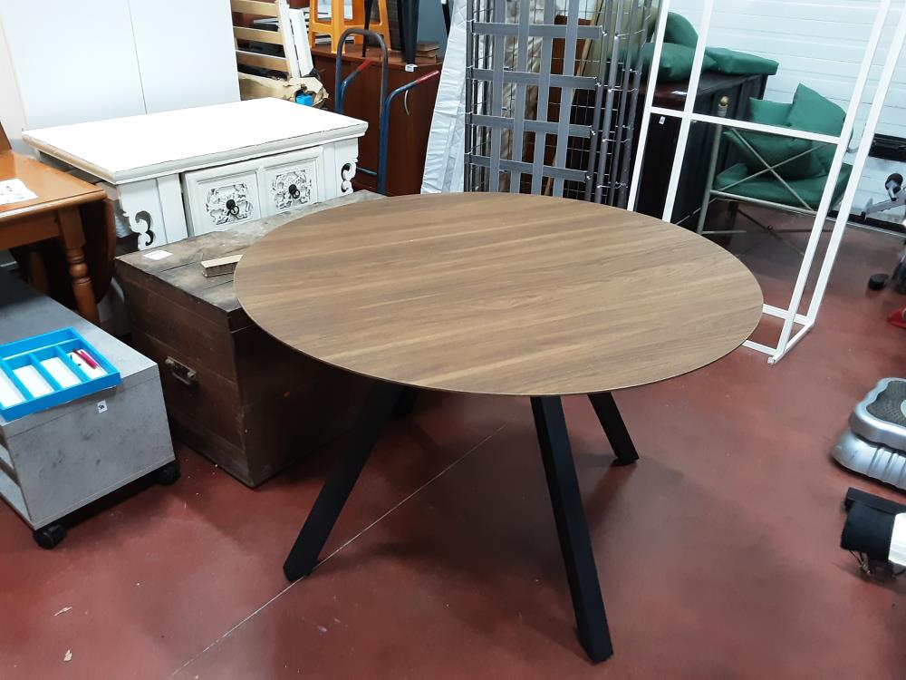 TABLE RONDE D120CM H77CM  PN299