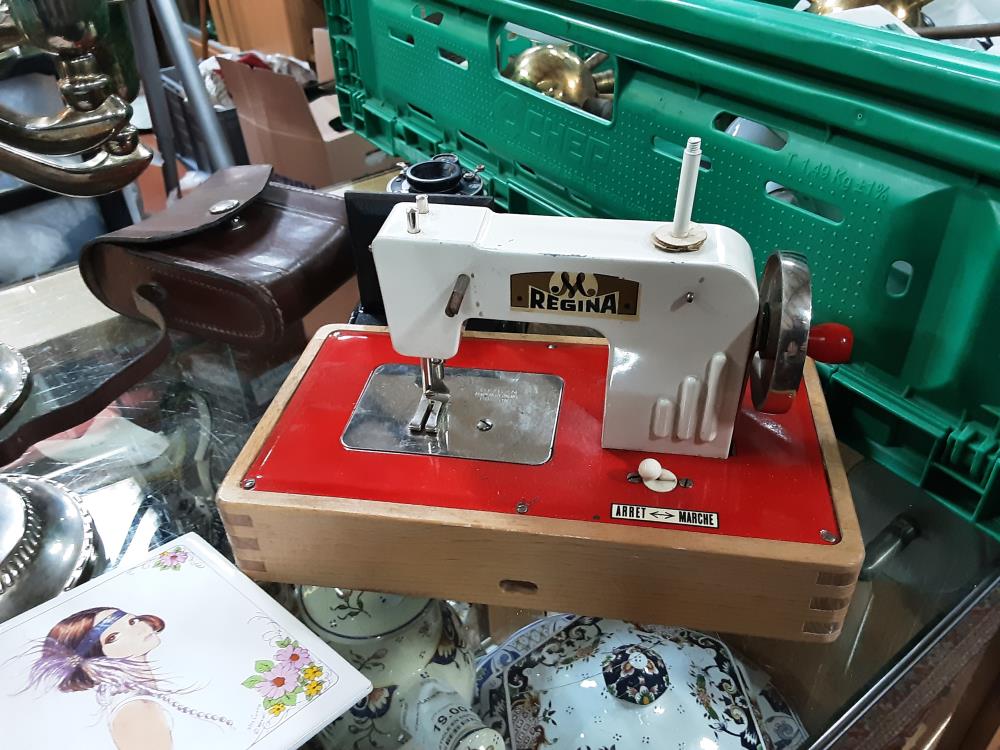 MACHINE A COUDRE REGINA