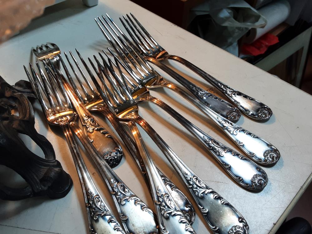 LOT DE 12 FOURCHETTES METAL ARGENTE