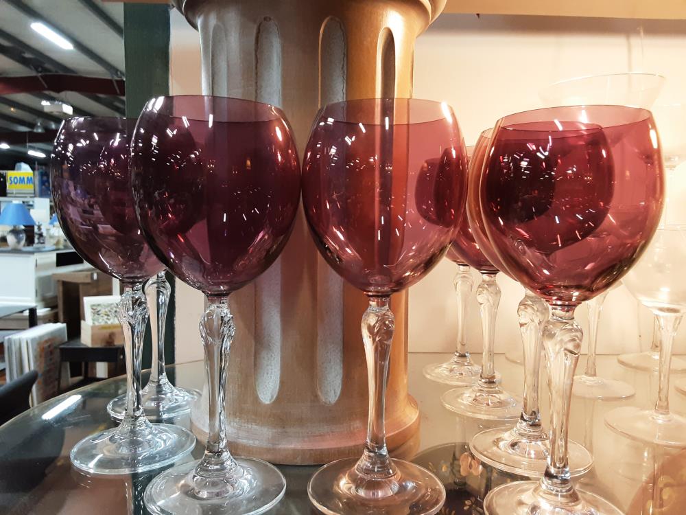 VERRE A PIED TEINTÉ ROSE