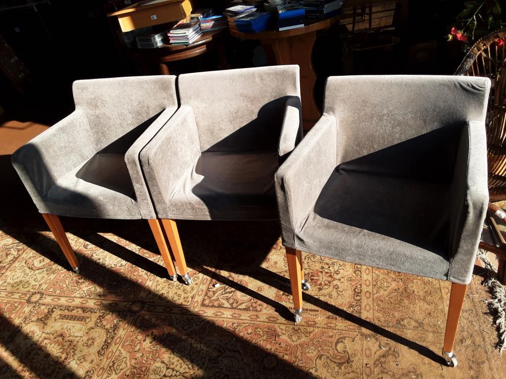 FAUTEUIL SUR ROULETTE GRIS