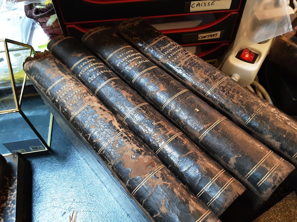 LIVRE "LES FRANÇAIS A TRAVERS LES SIÈCLES" H. GEFFROY