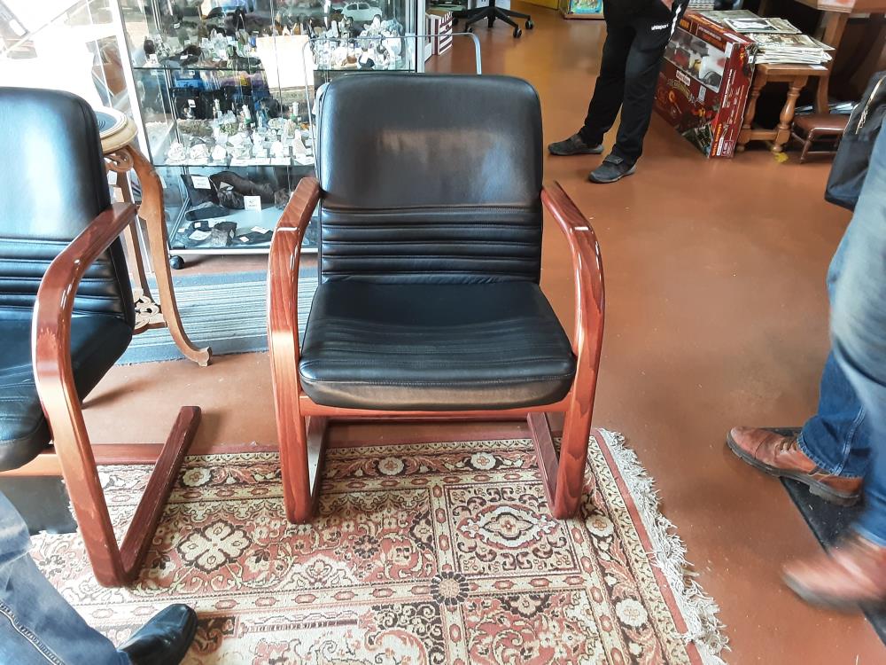 FAUTEUIL CUIR ARRIERE EN L'ETAT 