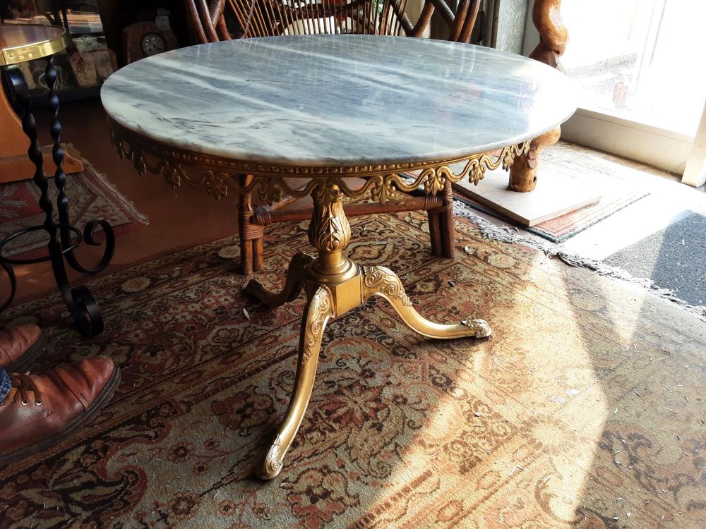 TABLE BASSE MARBRE BLANC PIED DORE