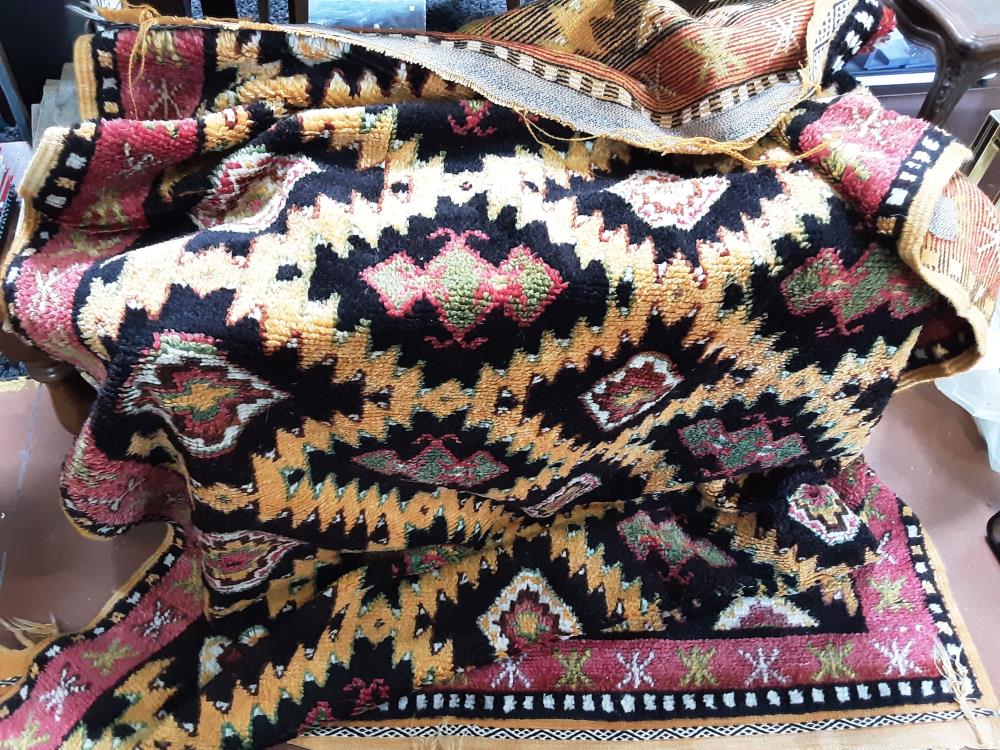 TAPIS LAINE JAUNE NOIR