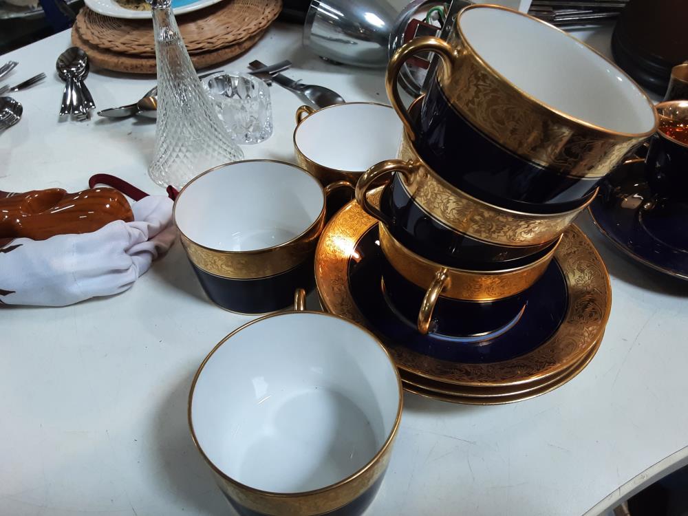 LOT DE TASSES DORE BLEU