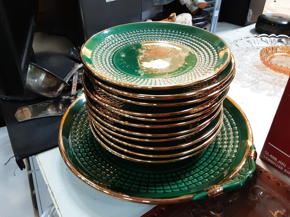 SERVICE A DESSERT VERT DORE