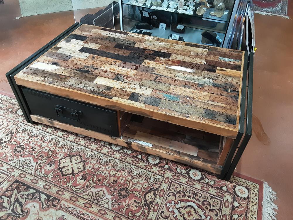 TABLE BASSE STYLE INDUSTRIEL 2T PN : 879€