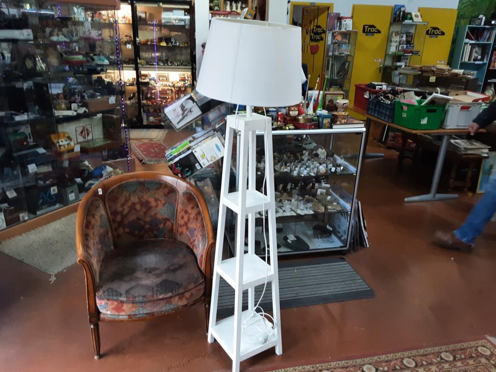 LAMPE BLANCHE ETAGERE