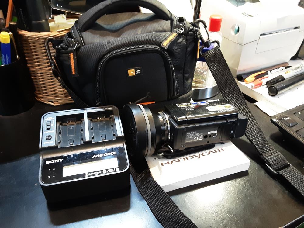 CAMERA SONY HDR CX116E + SACCOCHE + CHARGEUR BATTERIE