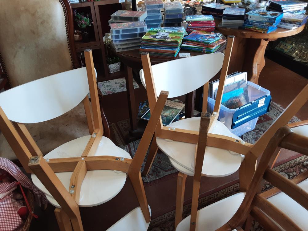 LOT DE 4 CHAISES BLANCHE BOIS