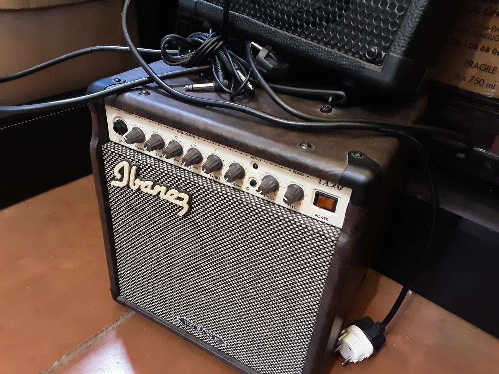 AMPLI IBANEZ TROUBADOUR TA20 + CABLES