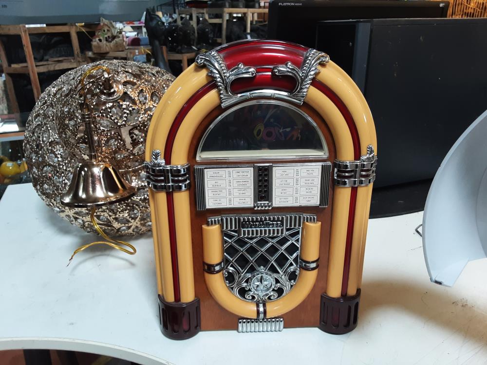 JUKE BOX VINTAGE RADIO/CASSETTE