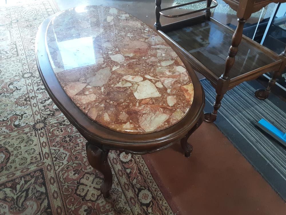 TABLE BASSE OVALE MARBRE ROSE