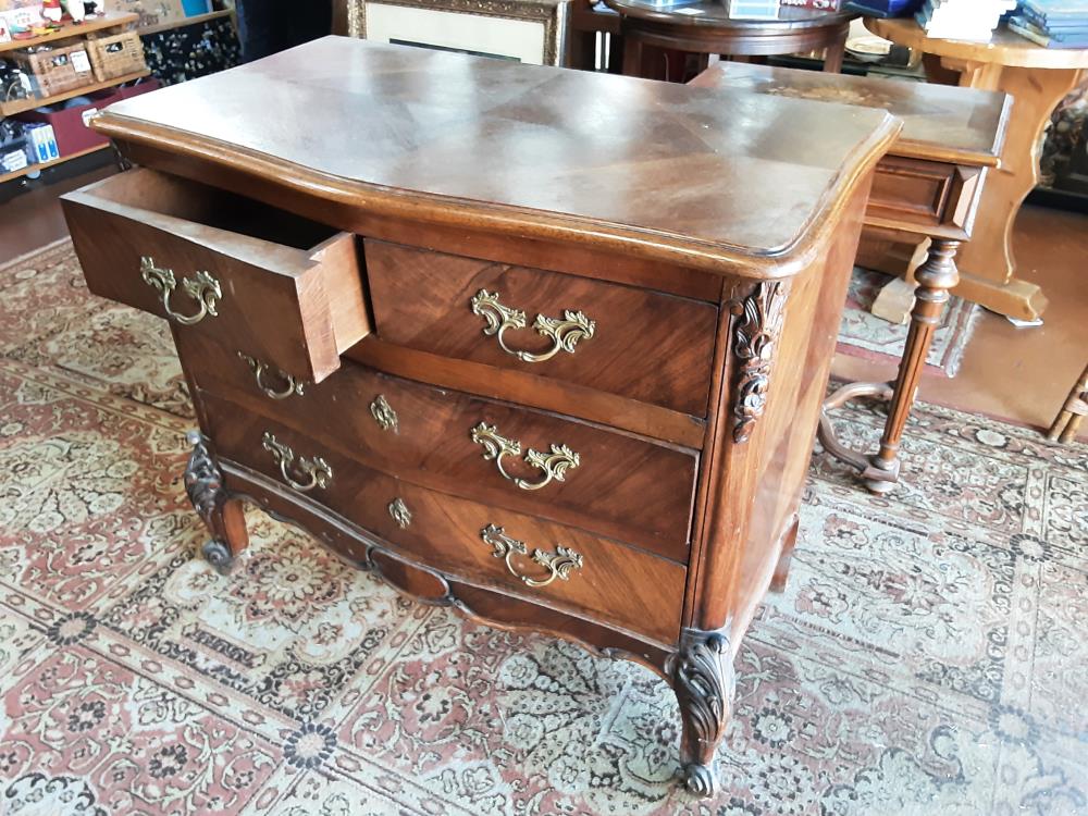 COMMODE 4 TIROIRS BOIS SCULPTE