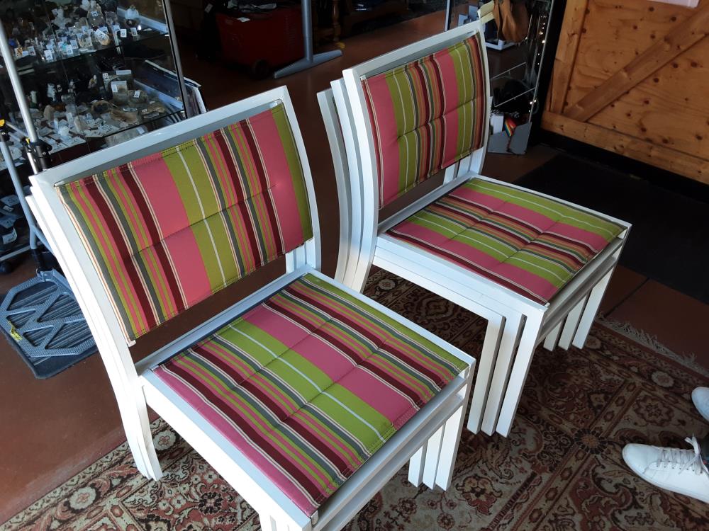 LOT DE 6 CHAISES DE JARDIN COLORES