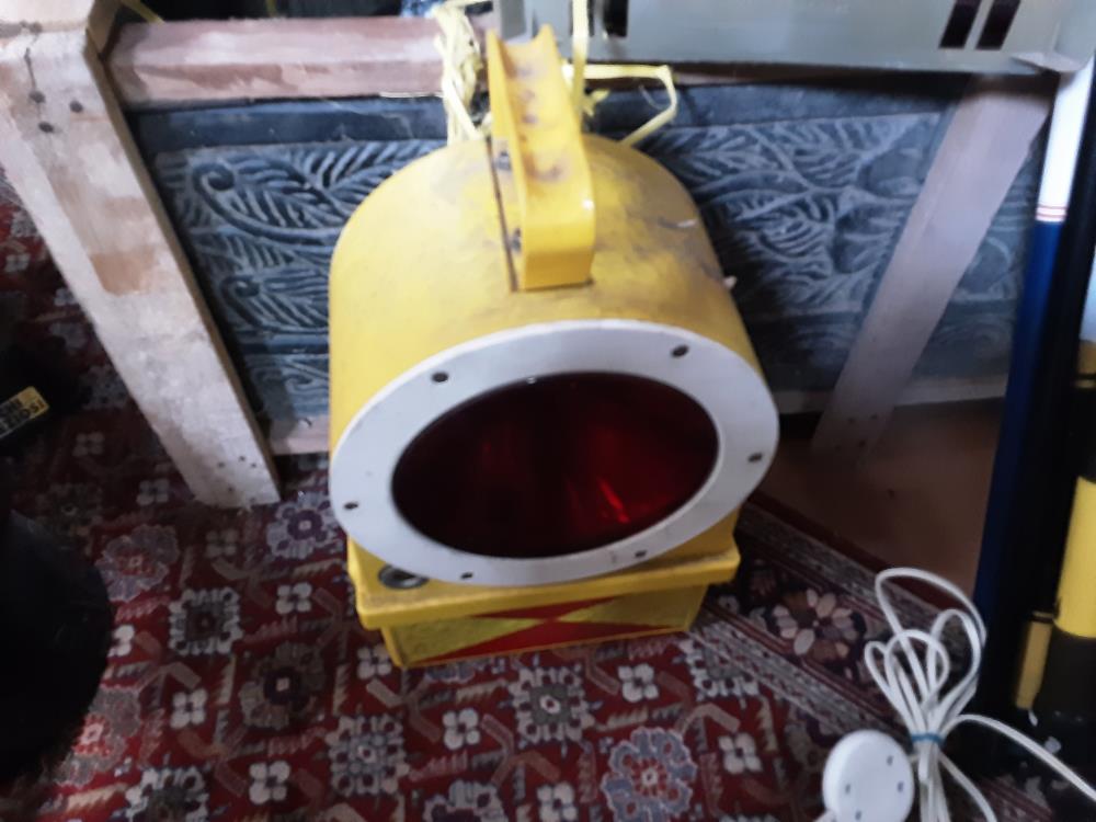 LAMPE JAUNE