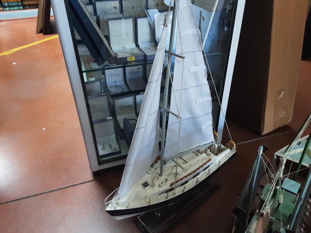 BATEAU BLANC