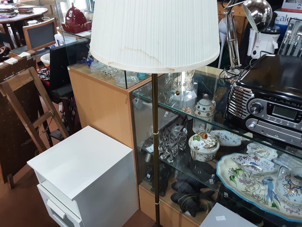 LAMPE SUR PIED 
