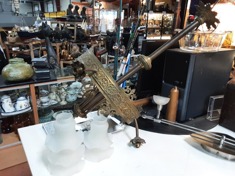 LUSTRE ROND METALLIQUE DORE 5 FEUX