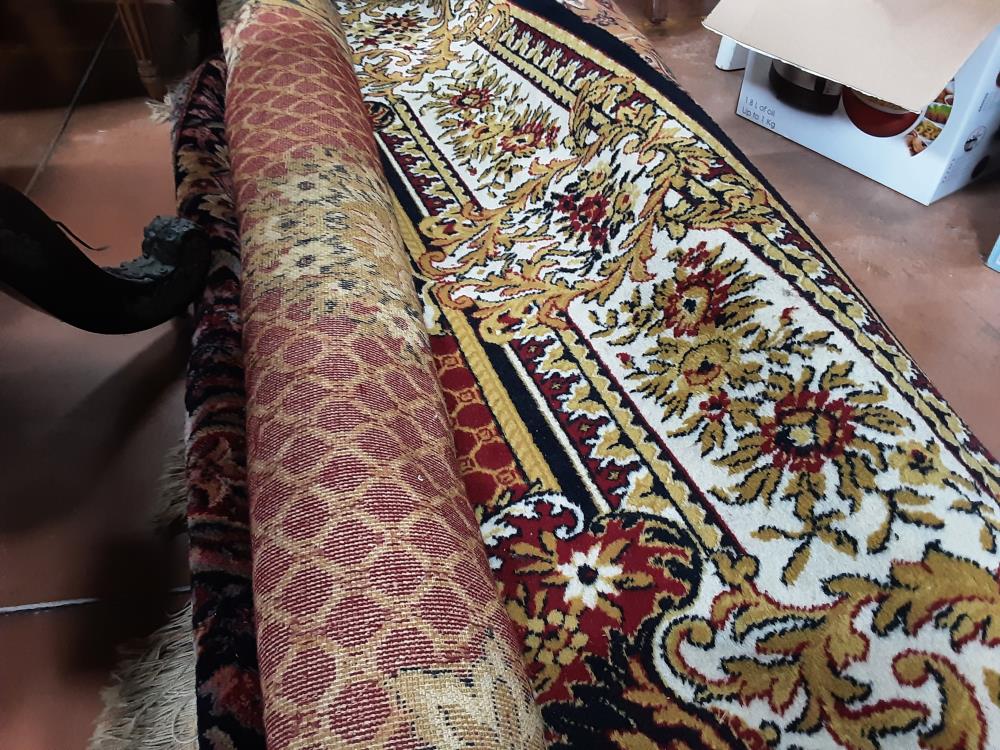 TAPIS JAUNE MOTIFS ROUGE