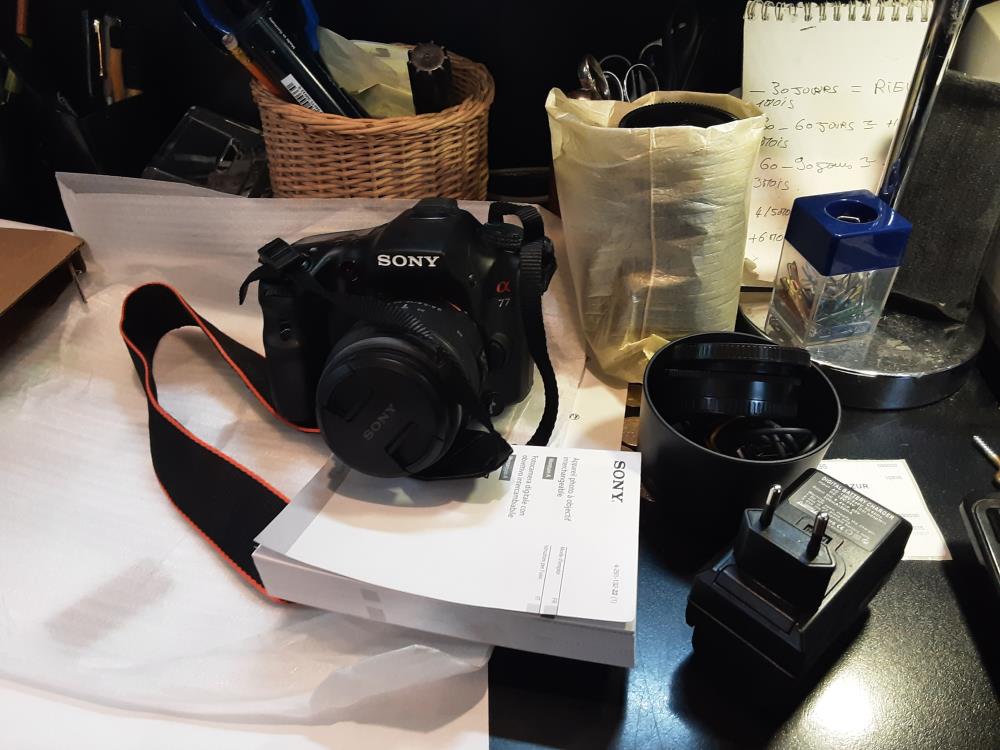 APPAREIL PHOTO SONY A77 + OBJECTIFS + ACCESSOIRES 