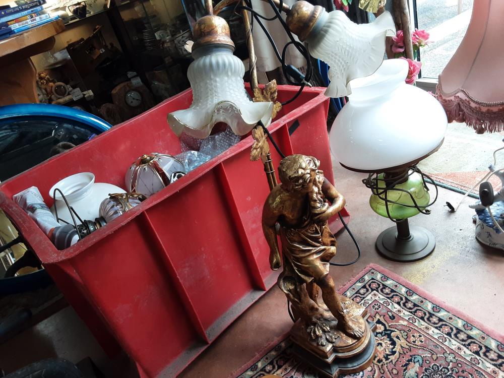 LAMPE TULIPE RESINE DORE