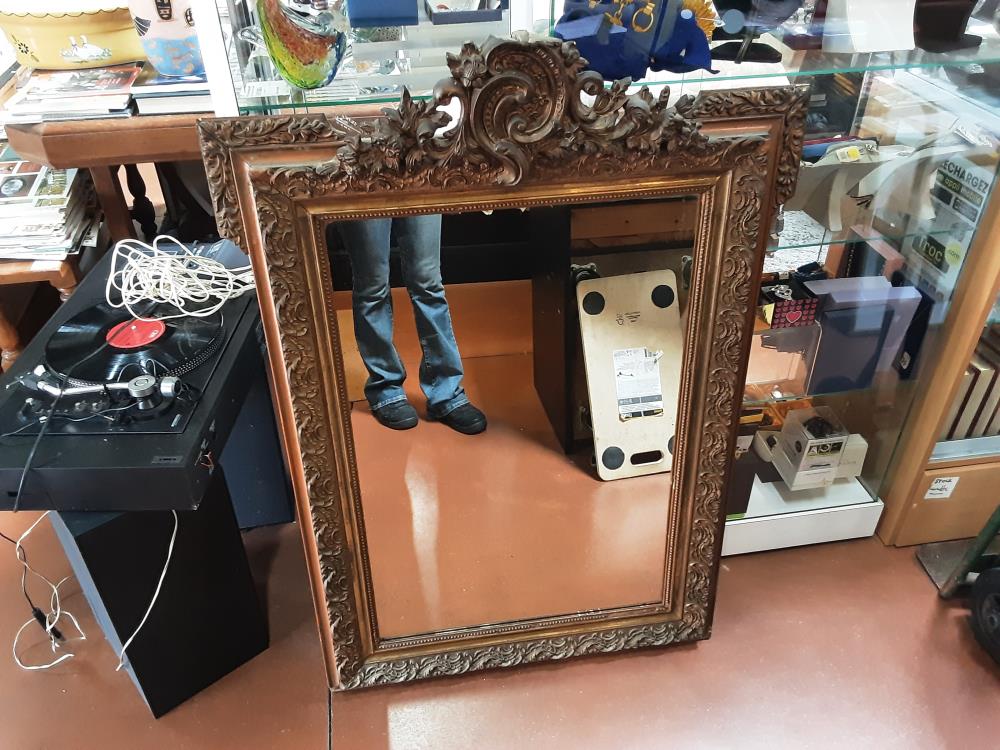 MIROIR BOIS SCULPTE DANS L’ETAT