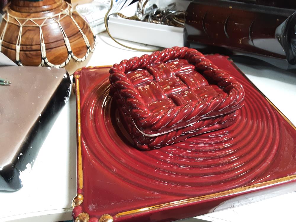 PLAT + 2 COUPELLES ROUGES DORE