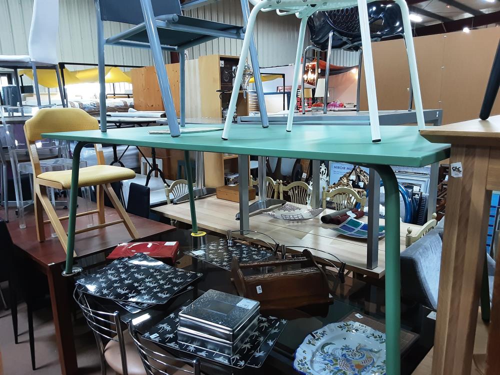 TABLE METALIQUE VERTE PN 290