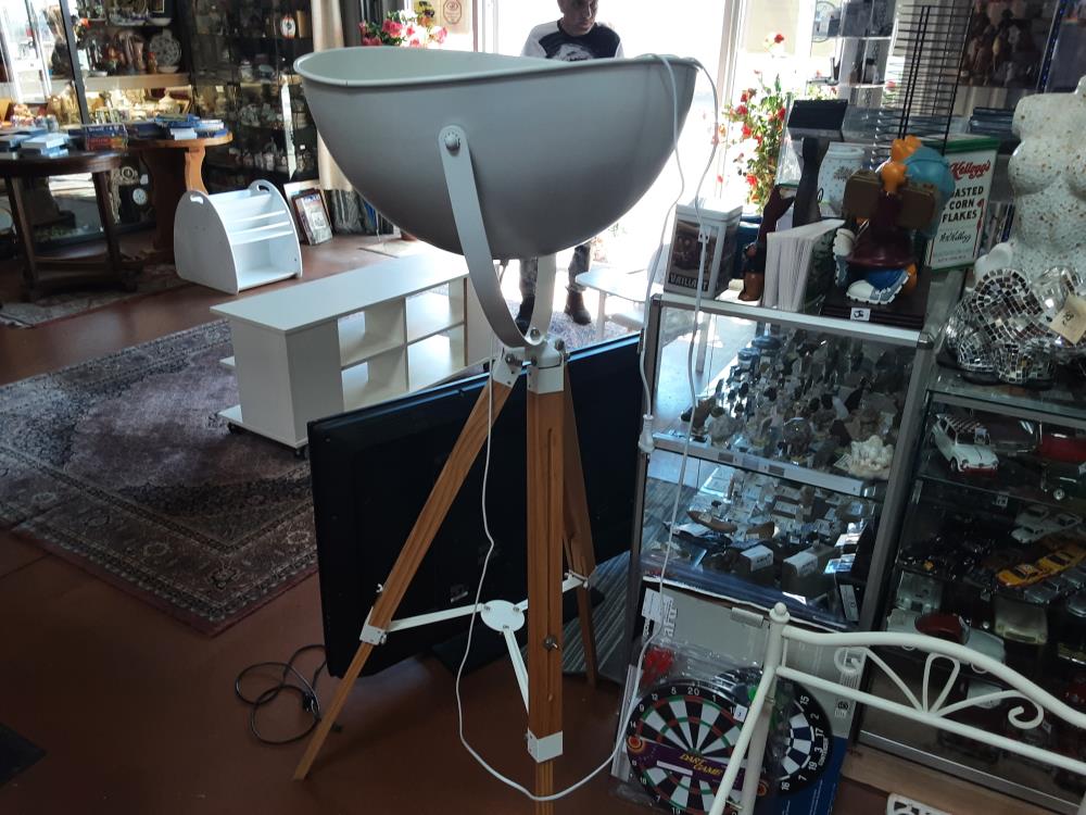 LAMPADAIRE BLANC