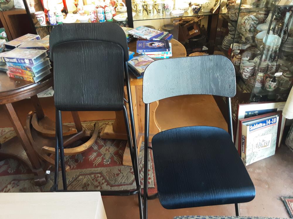 TABOURET NOIR PLIABLE