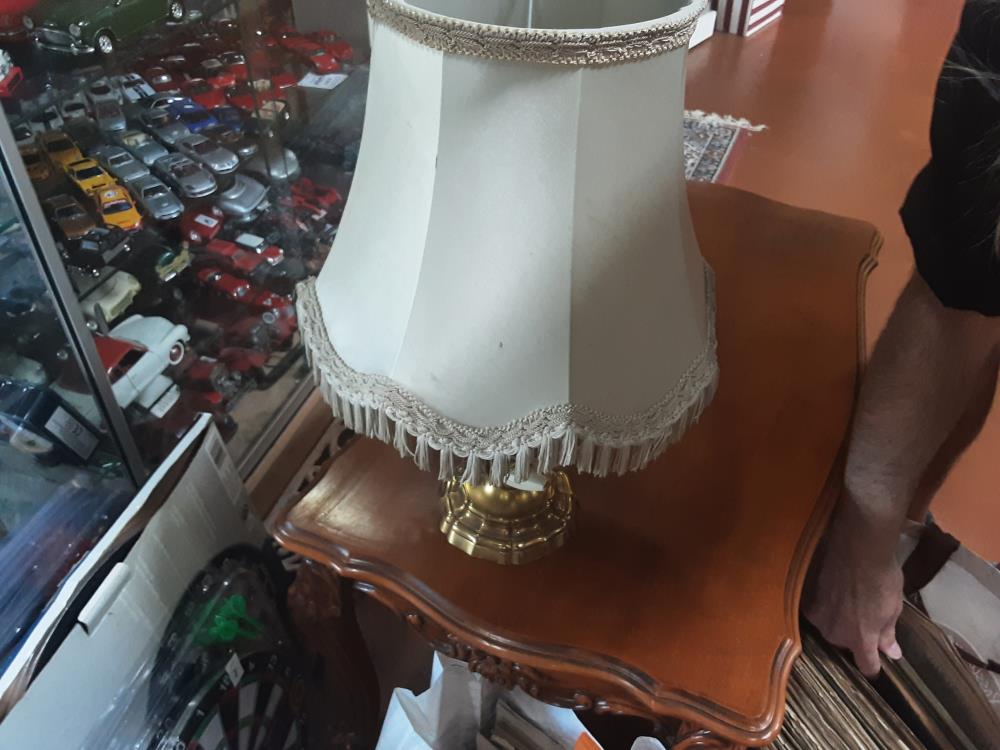 LAMPE LAITON