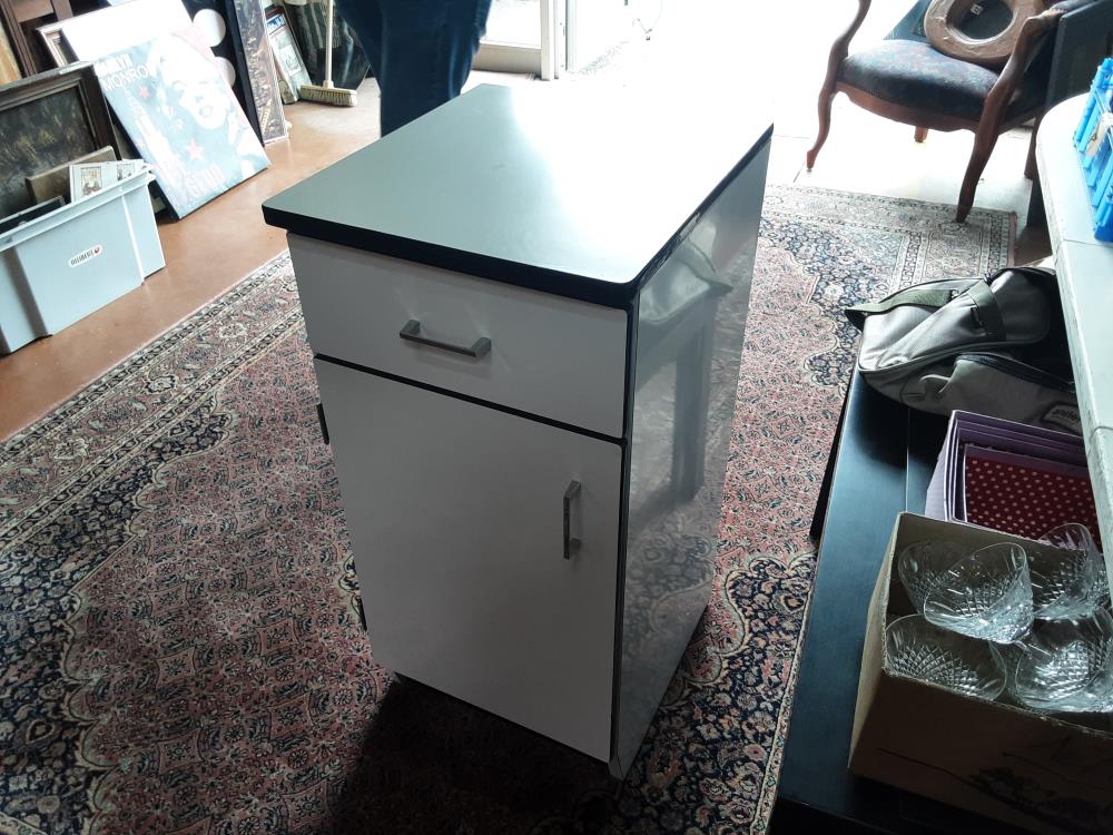 MEUBLE 1P 1T BLANC FORNICA
