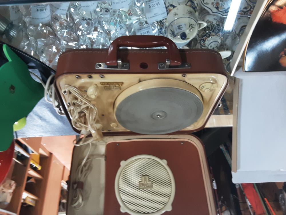 TOURNE DISQUES 