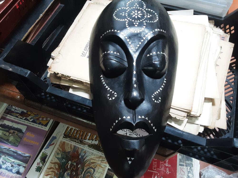 MASQUE AFRICAIN NACRÉ 