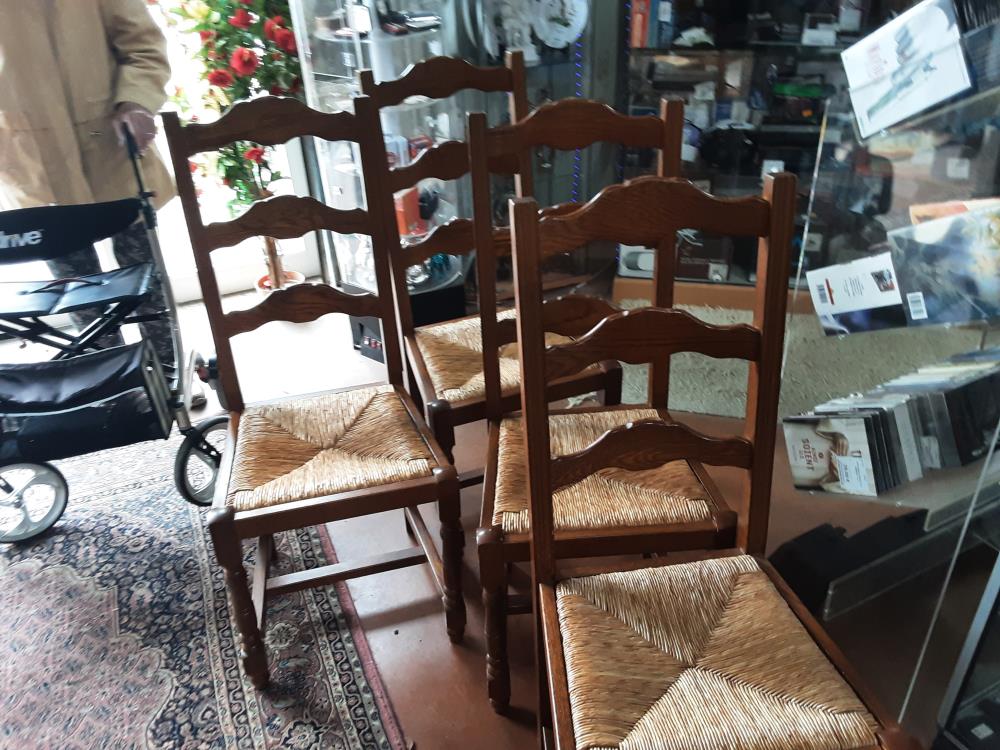 LOT DE 4 CHAISES ASSISES PAILLE 