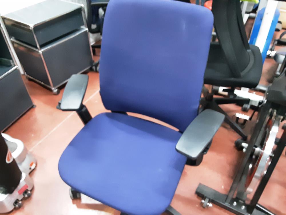 FAUTEUIL DE BUREAU BLEU