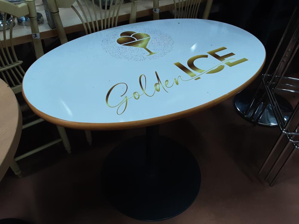 TABLE OVALE PLATEAU BLANC