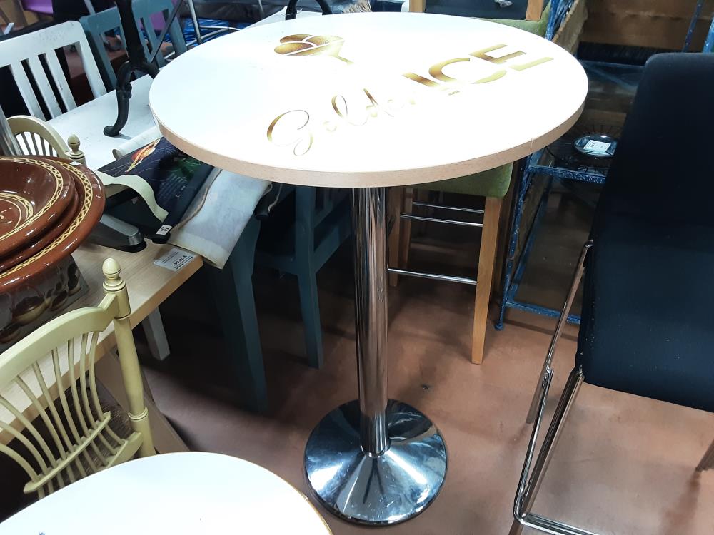 MANGE DEBOUT PLATEAU BLANC