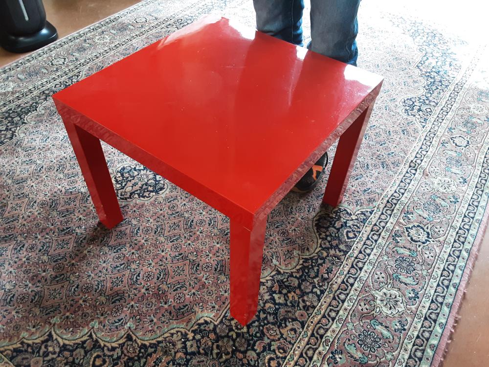 TABLE BASSE LAQUÉ ROUGE
