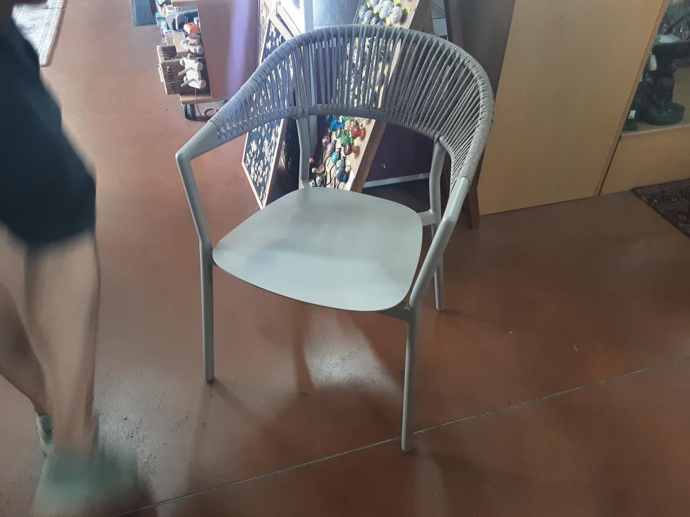 FAUTEUIL JARDIN BEIGE PRIX NEUF : 150€