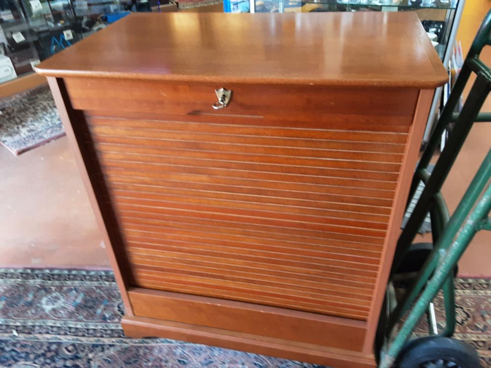 MEUBLE VOLET ACAJOU + CLEF